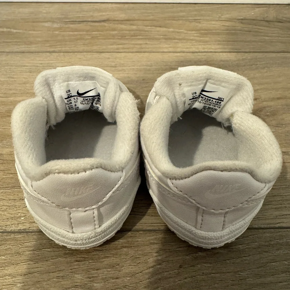Nike White Baby Crib Shoes - 2C - Picture 4 of 4